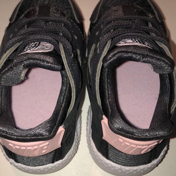 Toddler grey & pink Nike Huarache - Picture 3 of 6